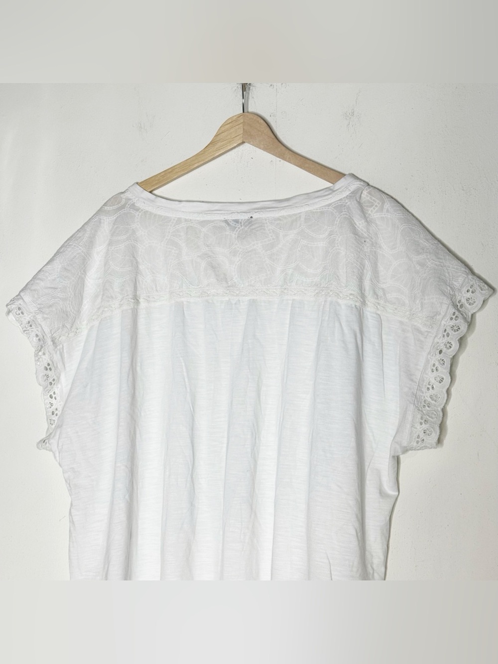 Talbots Set of 2 Embroidered Lace Detail V Neck Boxy Tee Shirt 3X White Navy - Picture 9 of 14